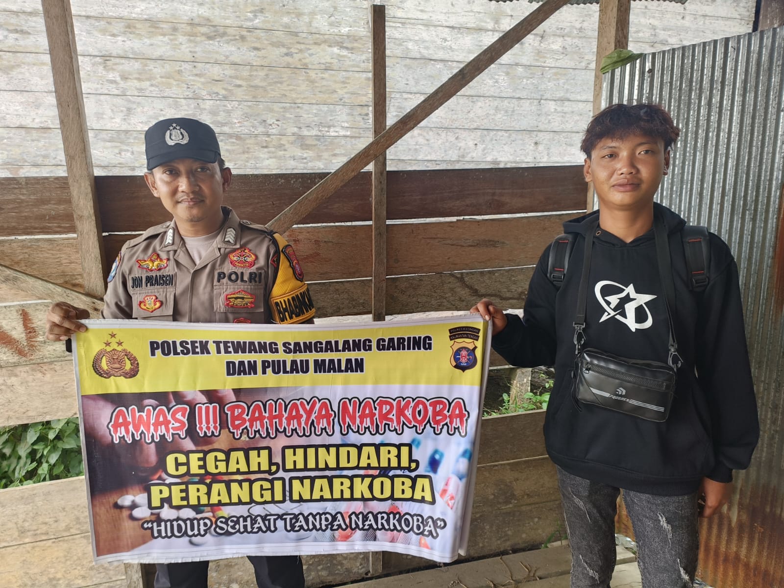 ‎Melalui Media Spanduk, Polsek Tewang Sangalang Garing dan Pulau Malan Imbau Warga Tidak Terjerumus  Penyalahgunaan Narkoba.
