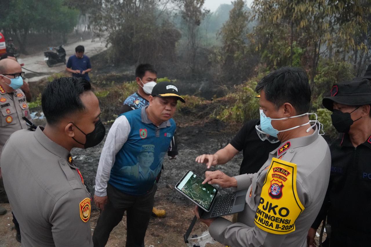 Pantau Karhutla di Bukit Rawi Bersama Gubernur dan Pangdam, Kapolda Kalteng Pastikan Ketersediaan Sumur Bor