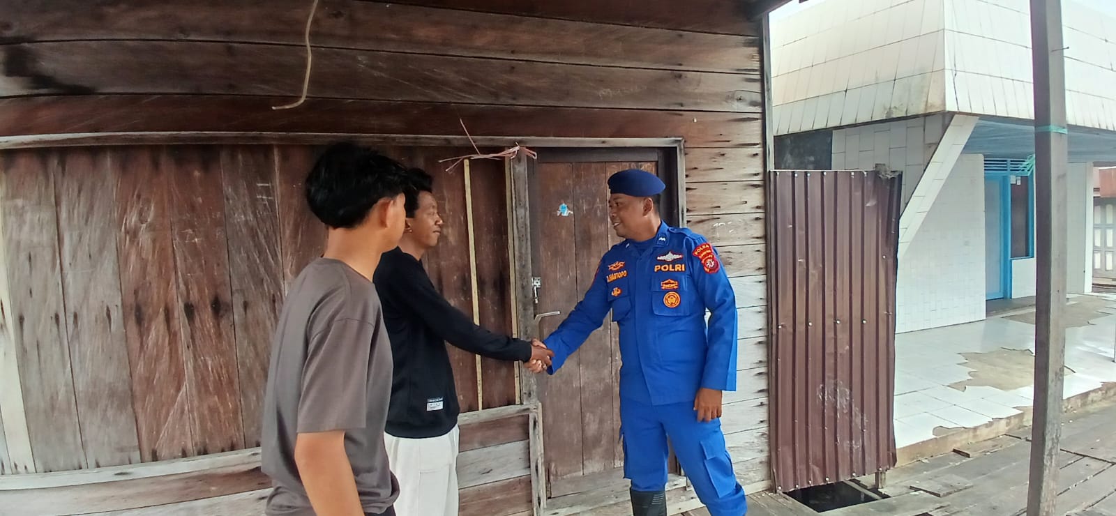 Ditpolairud Polda Kalteng Ajak Masyarakat Pegatan Hilir Das Katingan Jauhi Narkoba