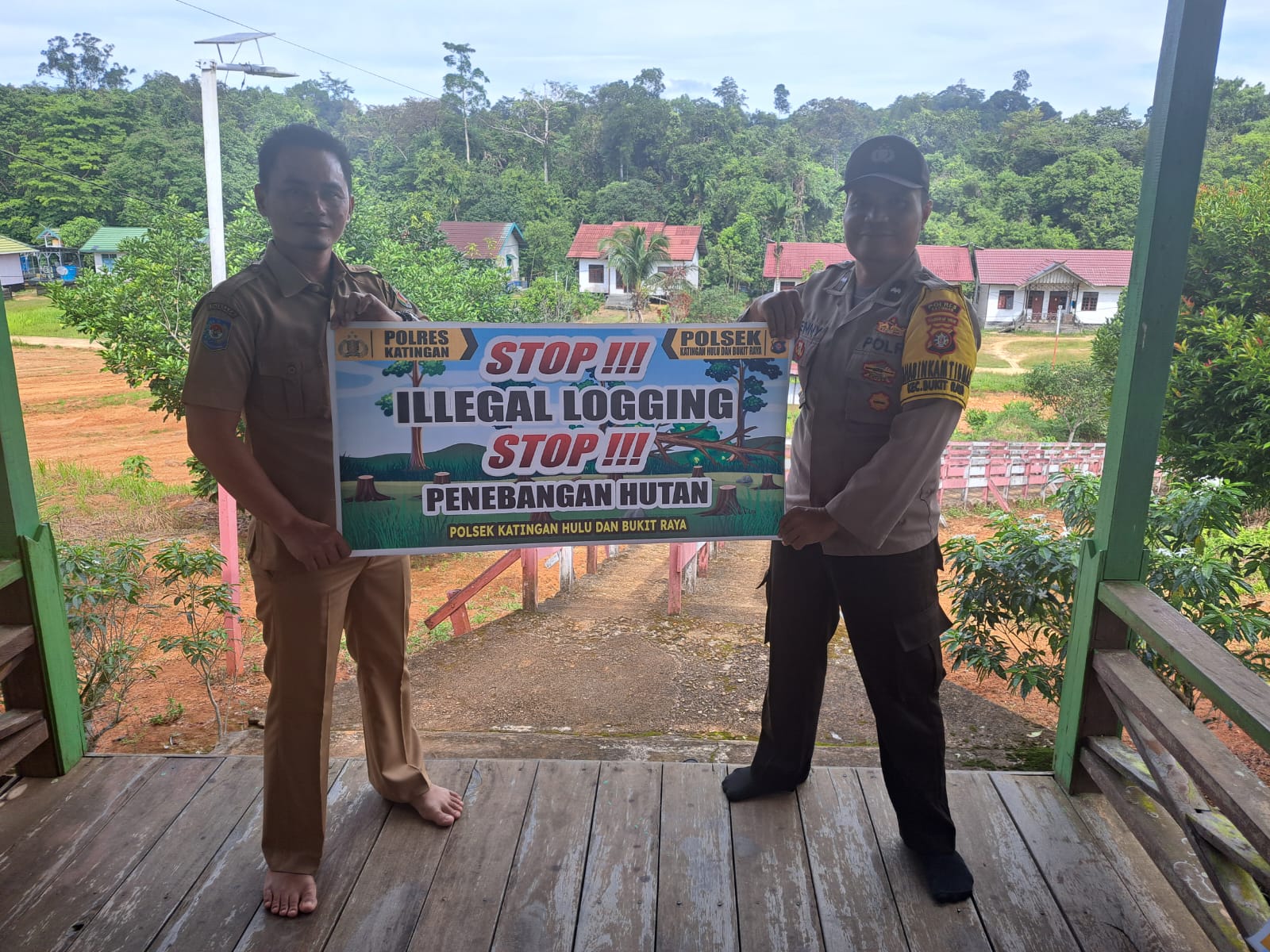 Upaya Pencegahan Penebangan Hutan secara Liar (Ilegal Logging), Bhabinkamtibmas sosialisasi kepada masyarakat.