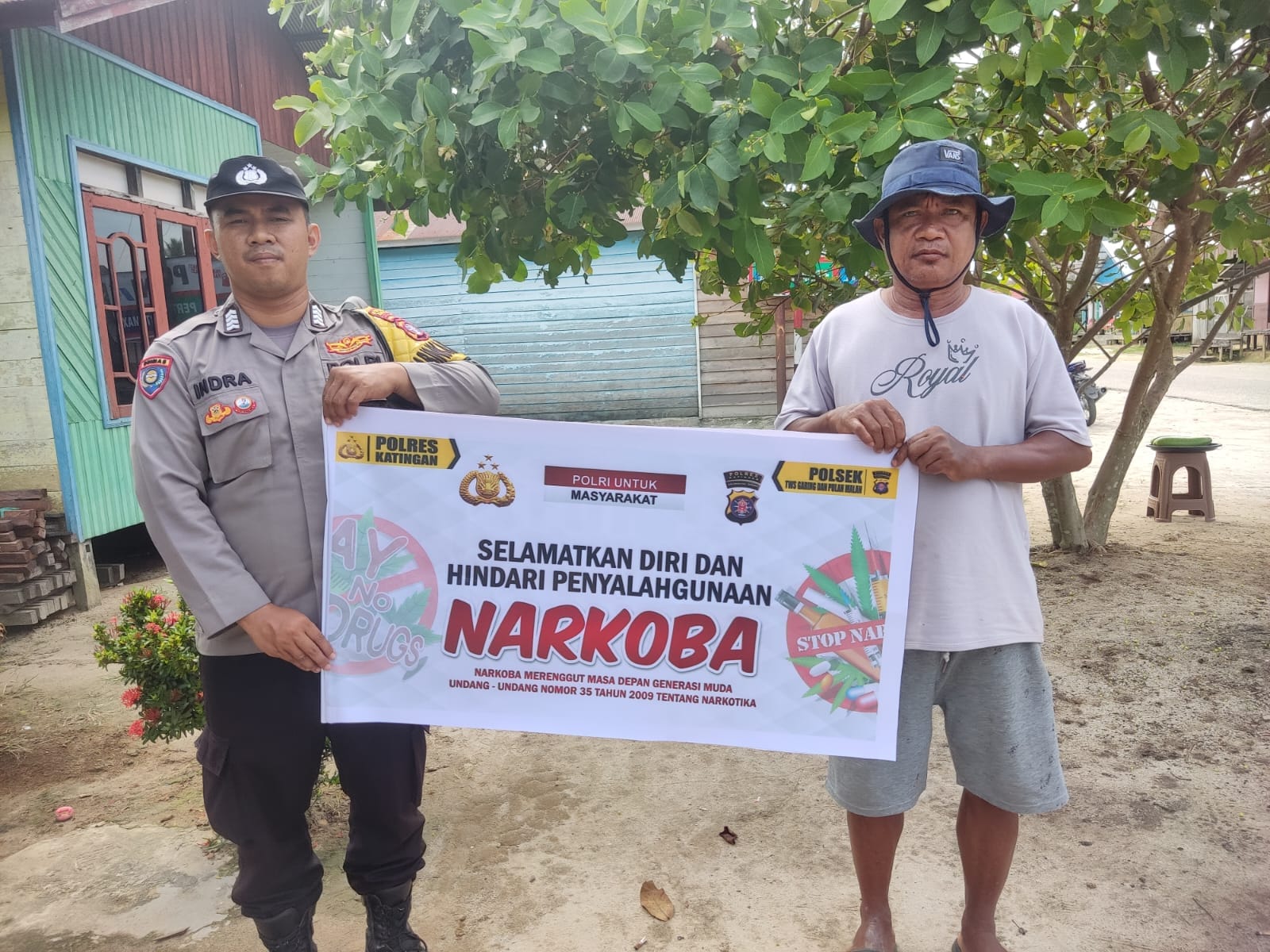 ‎Melalui Imbauan dan media spanduk, Polsek Tewang Sangalang Garing dan Pulau Malan Imbau Warga Tidak Terjerumus Penyalahgunaan Narkoba.