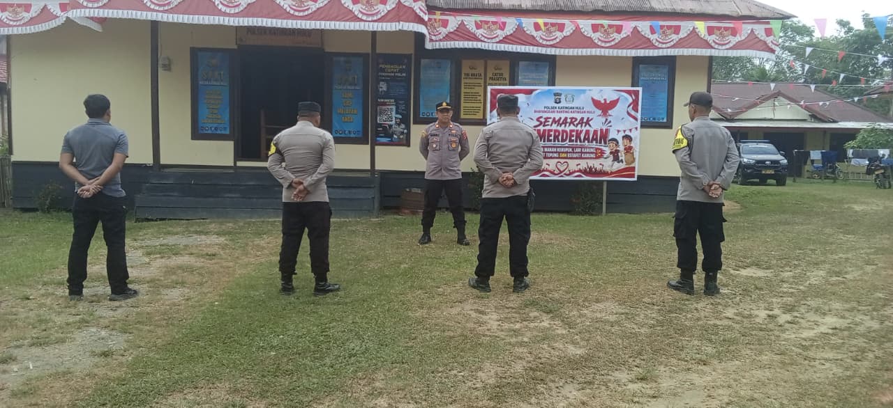 Personel Polsek Katingan Hulu Laksanakan Apel Pagi Sebelum Berikan Pelayanan kepada Masyarakat.