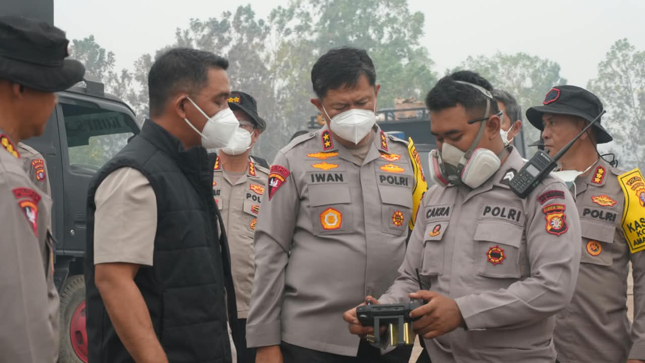 Polda Kalteng Gunakan X-Fire Aslog Mabes Polri untuk Padamkan Bara Karhutla di Lahan Gambut